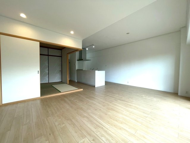 ◆２０２５年１２月リフォーム完了◆南向きバルコニー◆収納豊富◆向島ニュータウン２街区Ｂ棟の居間・リビング|リビング