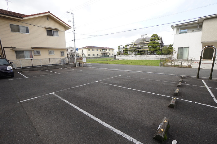 セジュール新涯の駐車場