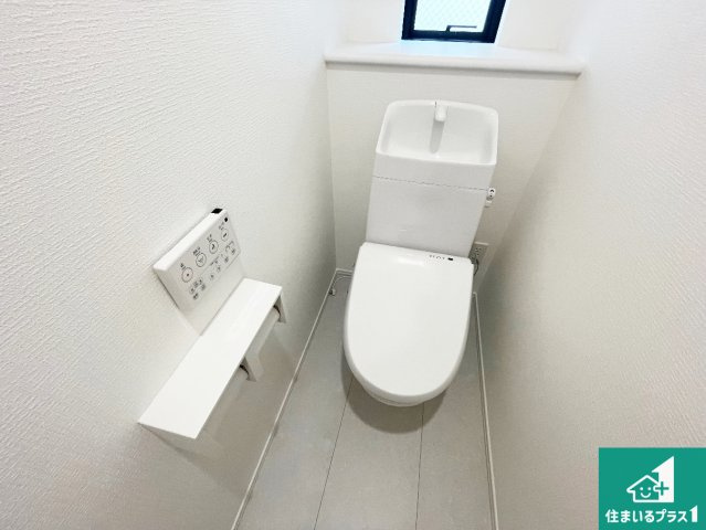 神戸市東灘区魚崎南町　新築一戸建てのトイレ|1・2階の2ヶ所にあるので、朝の忙しい時間の順番待ちもなく、深夜の利用にも大変便利です。