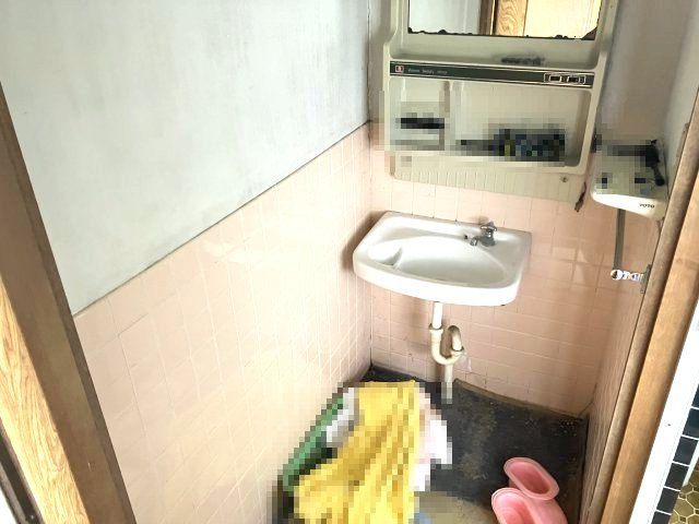 日高町鶴岡　中古戸建　13DK+Sの洗面所
