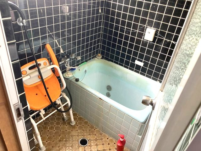 日高町鶴岡　中古戸建　13DK+Sの浴室