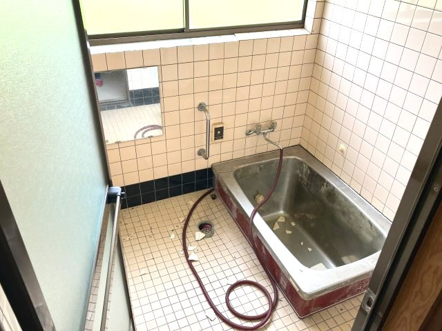 日高町鶴岡　中古戸建　13DK+Sの浴室