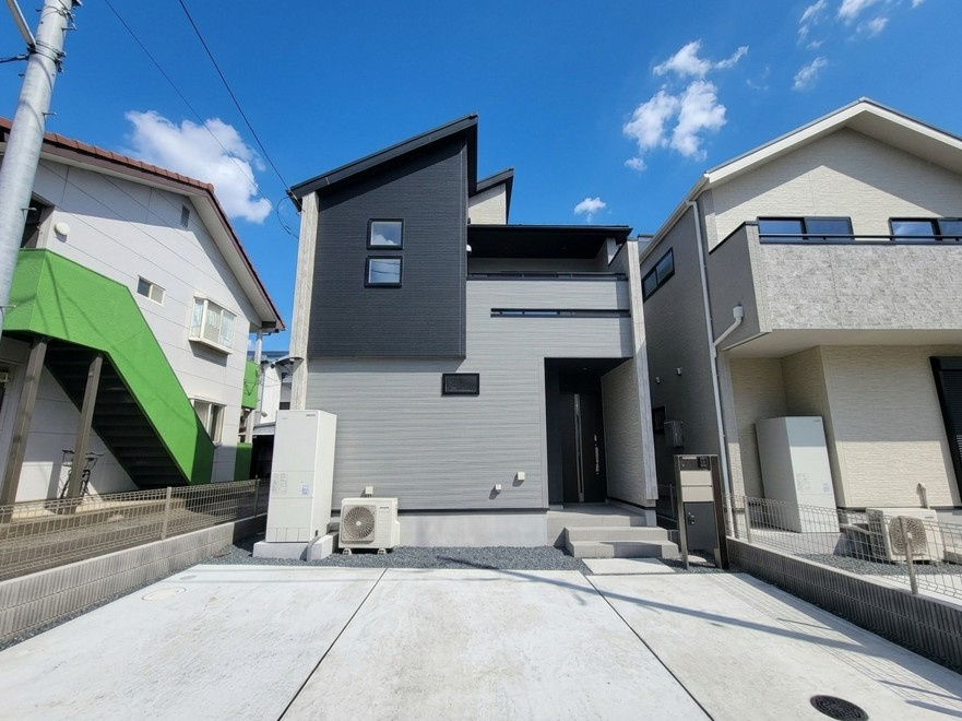 【ブルーミングガーデン】宇都宮市平松本町 全3棟の外観|〇3号棟【4（5）LDK+SIC+カースペース２台】
水回り集中家事動線の家事ラクプラン♪2階洋室は家族の成長といっしょに変わる、レイアウト自在な2ドア1ルーム。
※2026年8月撮影