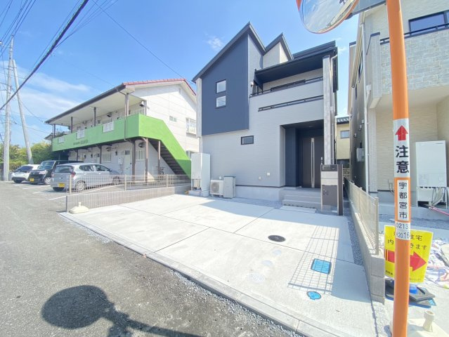 【ブルーミングガーデン】宇都宮市平松本町 全3棟の前面道路含む現地写真|〇分譲地〇
市街地と郊外の利便性を併せ持つ平松本町の全３邸♪JR宇都宮駅や県道へのアクセス良好！スーパー、医療施設、飲食店も充実♪生活利便性の高い住環境です。
※2026年8月撮影