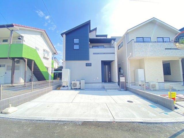 【ブルーミングガーデン】宇都宮市平松本町 全3棟の外観|〇分譲地〇
北側5ｍ幅公道。平松保育園徒歩５分、スーパーかましん徒歩７分、ツルハドラック徒歩２分、コンビニも徒歩圏内の生活便利な立地♪今からチェックがおススメです。
※2026年8月撮影