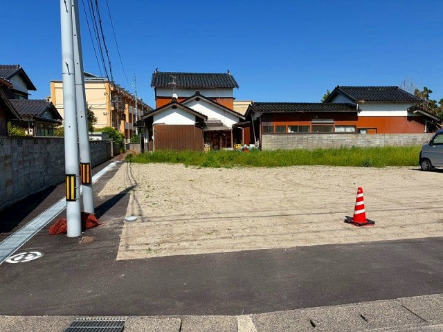■□境港市外江町売土地□■の外観|2方向セットバックを要します。
西側幅員約2.5ｍ、北側幅員約1.5ｍとなっております。