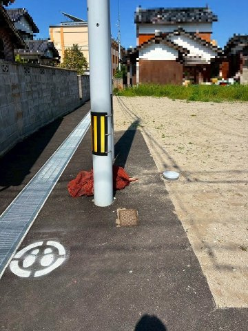 ■□境港市外江町売土地□■の周辺|道路幅員約1.5ｍとなります。敷地内電柱有。
セットバック時、水道メーター移設費要します。