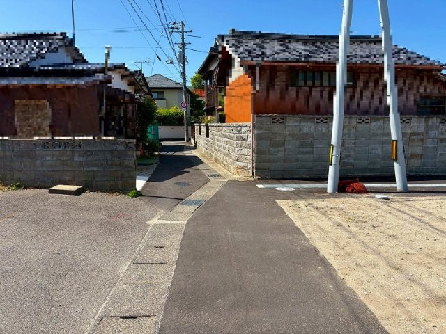 ■□境港市外江町売土地□■の外観|前面道路幅員約2.5ｍとなります。
右に行くと小学校に行く事ができます♪