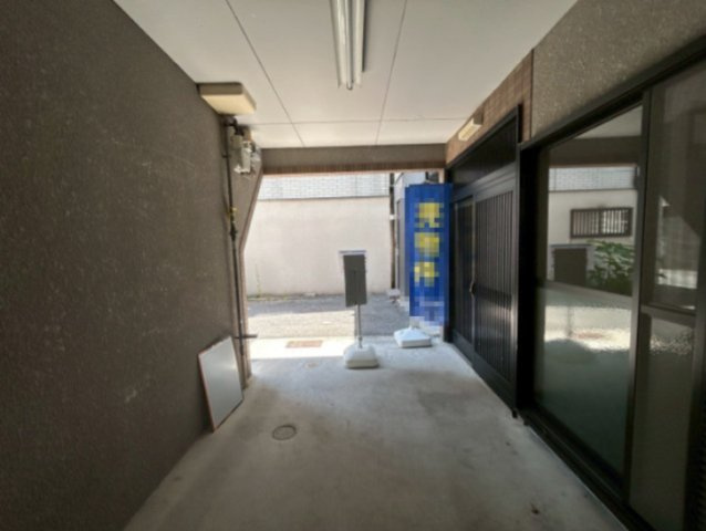 大阪市城東区東中浜2丁目の駐車場|雨に濡れず家の中に入ることができます！