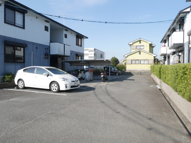 セジュールフレアC棟の駐車場
