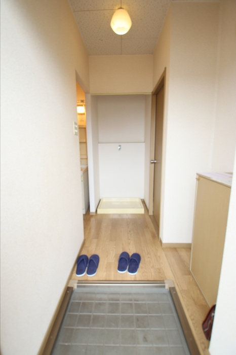 ハイライズ新涯　A棟の玄関