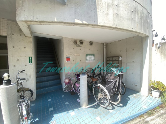 平塚市松風町の賃貸マンションのエントランス