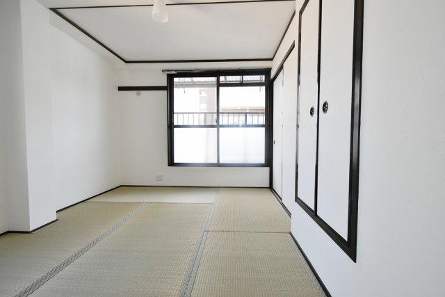 西田町テラスハウスの和室