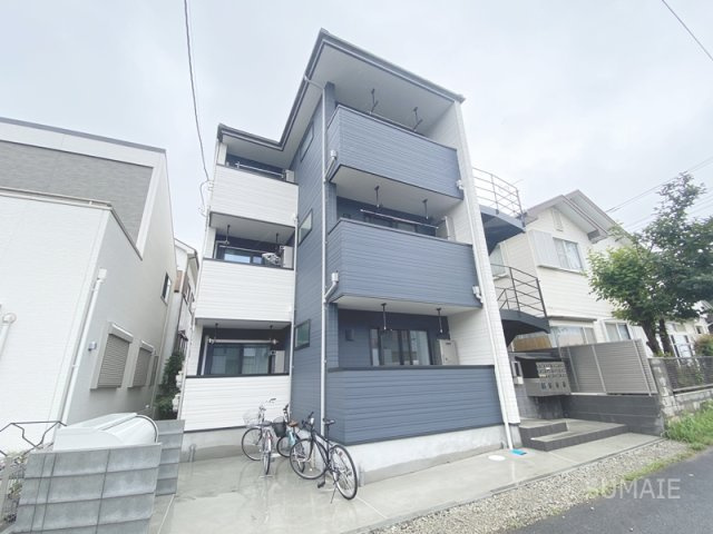 MELLAS西大宮Ⅲの外観|3階建てアパート！