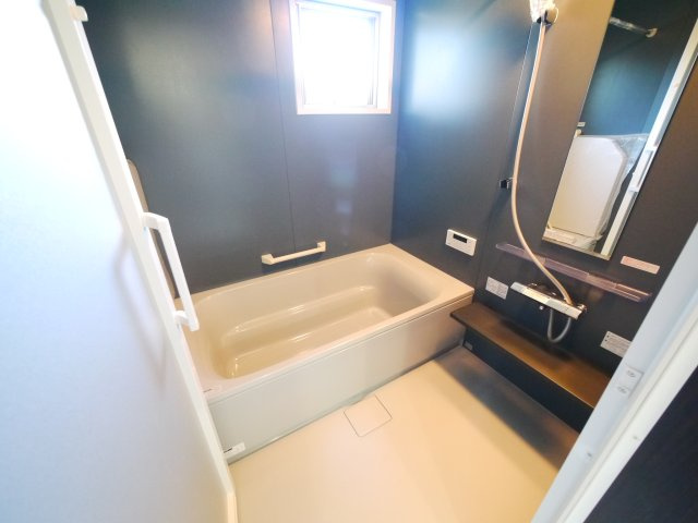 長生郡一宮町東浪見　中古戸建の浴室|ワイドバルコニーから海が見えます。海岸まで120ｍ　サーフハウス外シャワー完備 土地約81坪
