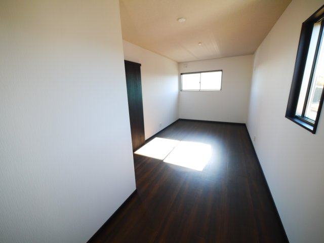 長生郡一宮町東浪見　中古戸建の洋室|ワイドバルコニーから海が見えます。海岸まで120ｍ　サーフハウス外シャワー完備 土地約81坪