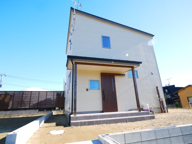 長生郡一宮町東浪見　中古戸建の外観|ワイドバルコニーから海が見えます。海岸まで120ｍ　サーフハウス外シャワー完備 土地約81坪