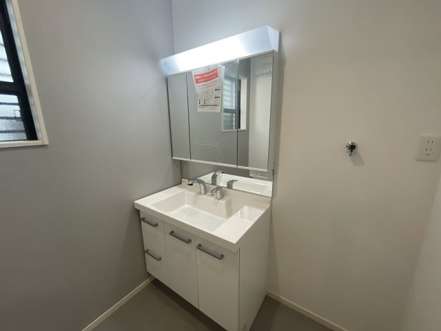 明石市二見町西二見　戸建の洗面所