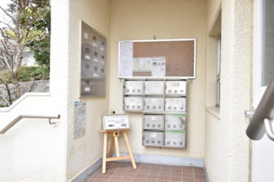 【エントランス】 | シャルマンコーポ千里山BC棟 | サイトに掲載されていない箇所の写真、撮影してお届けさせて頂きます！気になる物件で、見たい部分の画像が無い場合は、弊社スタッフまでご連絡下さいませ。お客様の気になる箇所を、カメラにて撮影して参ります！
