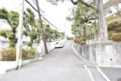 【周辺】 | シャルマンコーポ千里山BC棟 | 現在ご返済中のカーローン・カードローン・教育ローンなどを住宅ローンに一本化したり、家具家電購入費用・引越し費用を住宅ローンと組み合わせるなど、お客さまにメリットの多い住宅ローンのご提案が可能です。