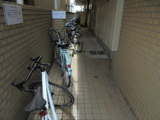 エミール三田のエントランス