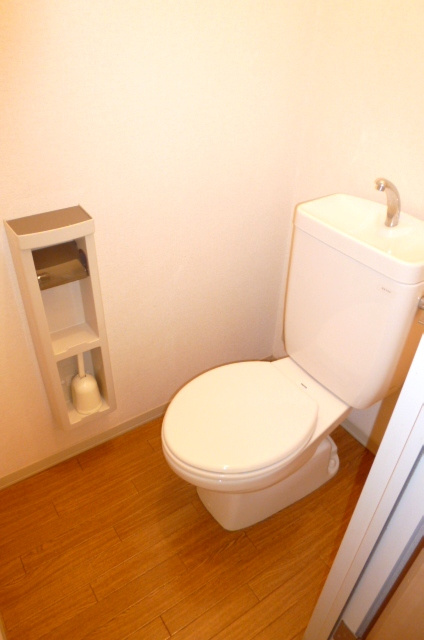 フローラルコートのトイレ|落ち着いた色調のトイレです