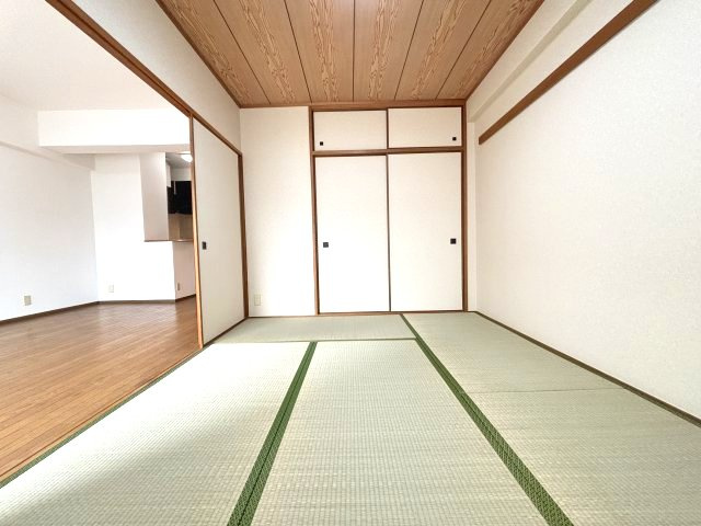 クローバーハイツ南花台の和室