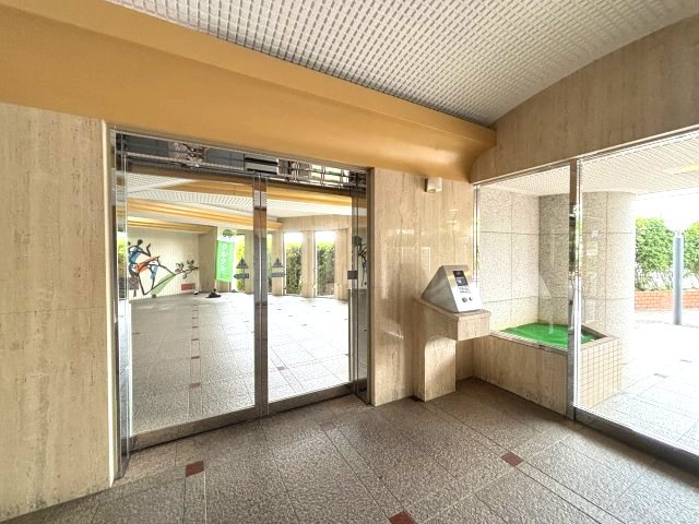 クローバーハイツ南花台のエントランス