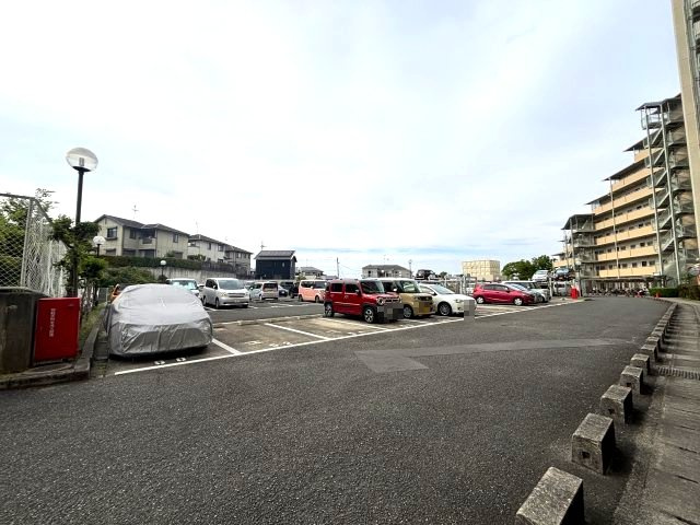 クローバーハイツ南花台の駐車場
