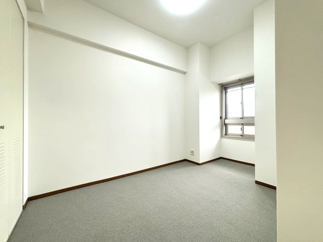 クローバーハイツ南花台の洋室