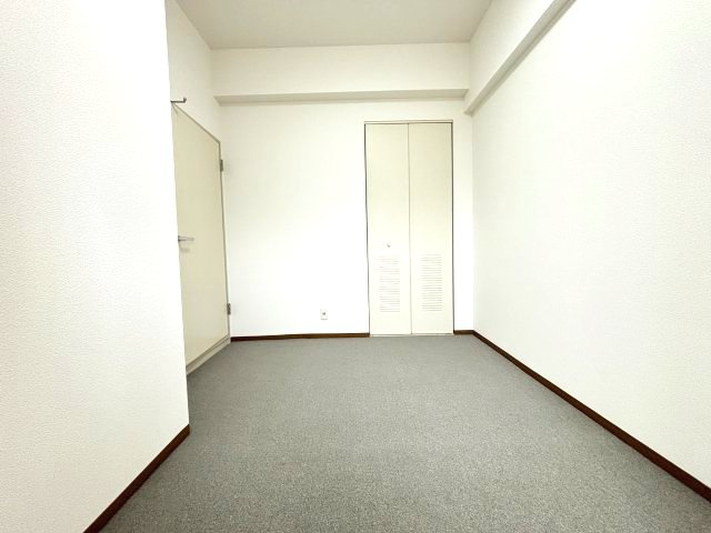 クローバーハイツ南花台の洋室
