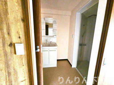 【独立洗面台】 | 山本マンション | 朝の支度にも助かる、独立の洗髪洗面化粧台