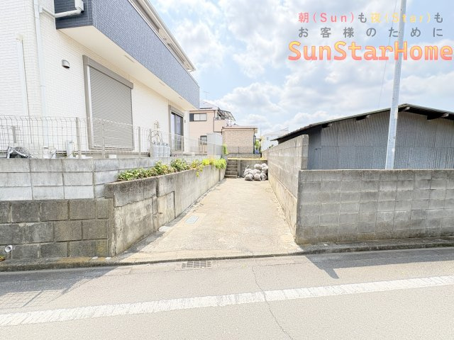 【サンスターホーム】福生市加美平3丁目　売地の前面道路含む現地写真