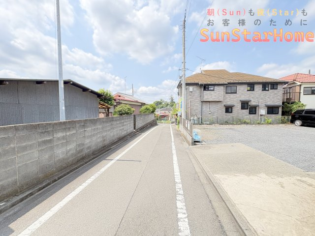 【サンスターホーム】福生市加美平3丁目　売地の前面道路含む現地写真
