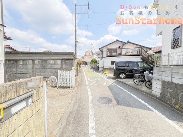 【サンスターホーム】福生市加美平3丁目　売地の前面道路含む現地写真