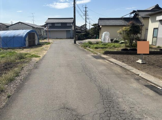 各務原市那加岩地町の前面道路含む現地写真