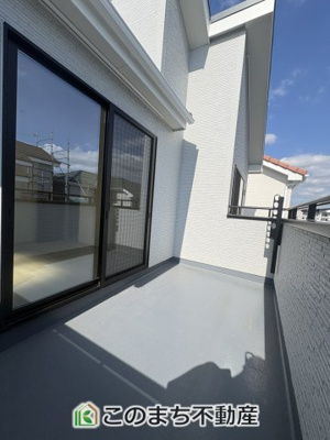 【バルコニー】 | いろどりアイタウン栃木市平柳町3丁目22-P2　2号棟 | 一度にたくさんのお洗濯物を外干し可能な広々バルコニー☆