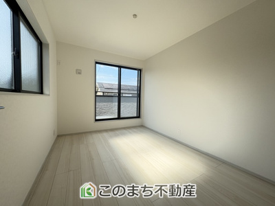  | いろどりアイタウン栃木市平柳町3丁目22-P2　2号棟 | 2面採光の明るい洋室☆