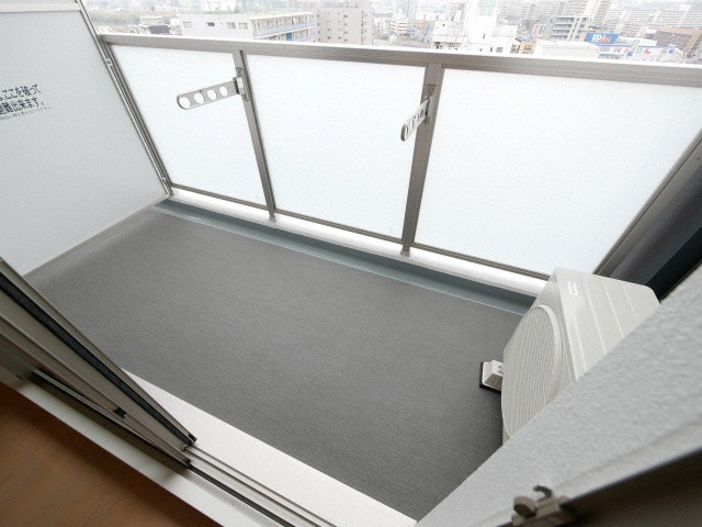 アルティザ淡路駅東のバルコニー