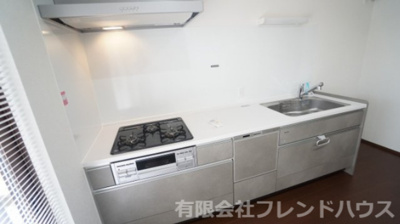 【キッチン】 | 亀崎1丁目戸建て | ☆ひろびろキッチン
食洗器、３くちガスコンロつき