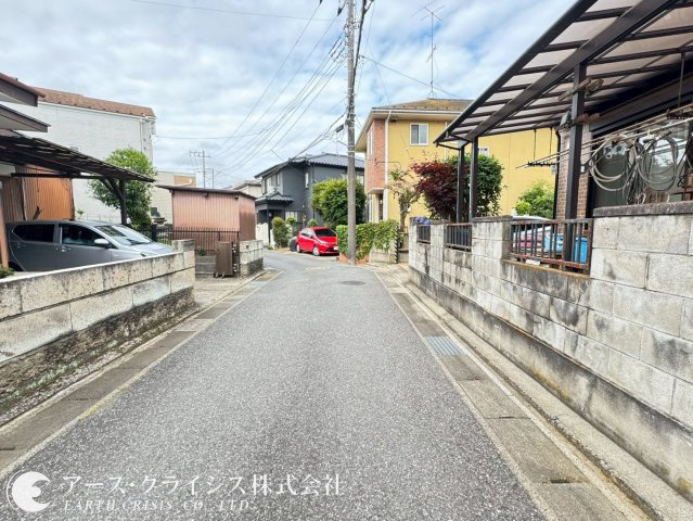 【前面道路含む現地写真】 | 我孫子市高野山9期 | 建築条件なし。思い描いたマイホームを、そのままカタチに。陽当たりも良く、ガーデニングや家庭菜園にもぴったりのゆとりある敷地。資産としても魅力のある立地で、将来を見据えた住まい選びを。