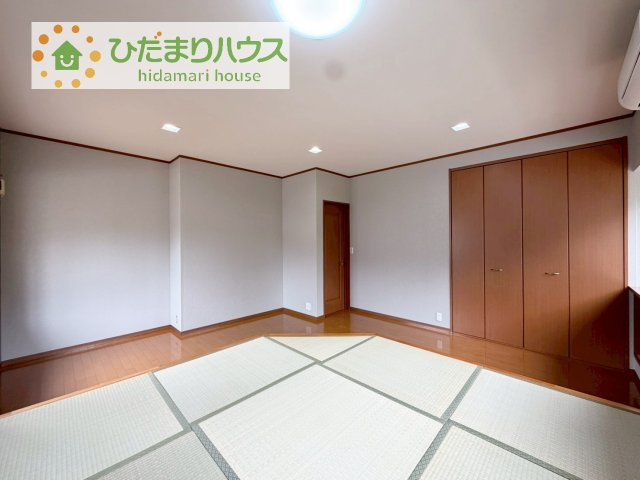【寝室】 | つくば市安食　中古戸建 | 広めの主寝室は、ベッドの他にもパソコンデスクやドレッサーなども置けちゃいます(*^-^*)