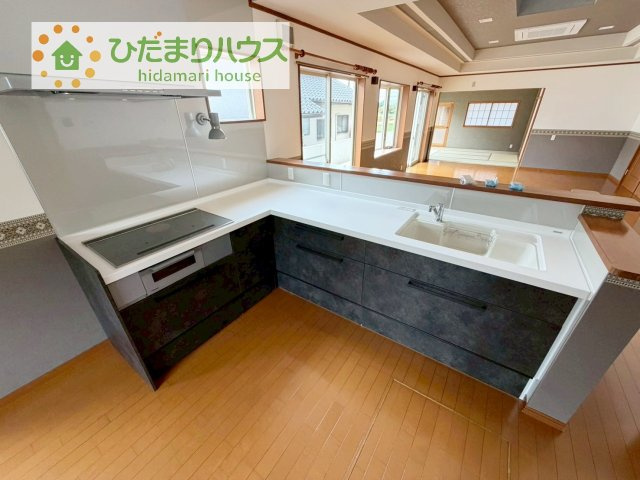 【キッチン】 | つくば市安食　中古戸建 | L型キッチンなので、作業スペースが広く、複数人で楽しめます♪