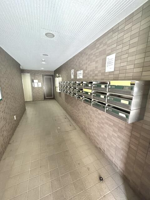伊勢原五番館のエントランス