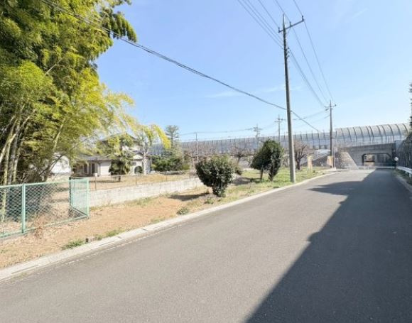 【土地】鶴ヶ島市藤金売地 全1区画の前面道路含む現地写真