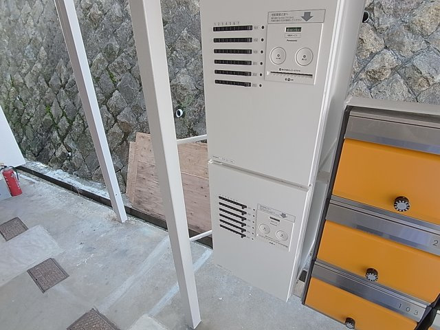ＢＥＬＬ　ＨＩＬＬＳのその他共用部分|宅配ＢＯＸも完備、ポストも造りました