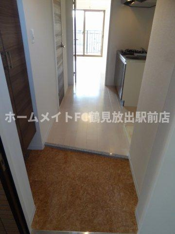 大阪市城東区東中浜２丁目の賃貸マンションの玄関