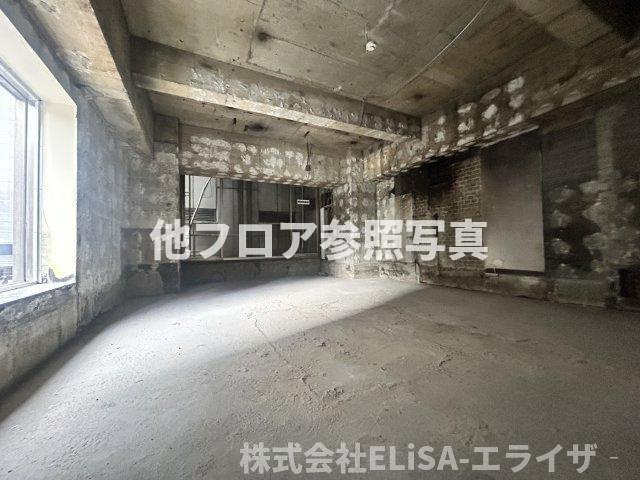 ニューギンザビル11号館の駐車場