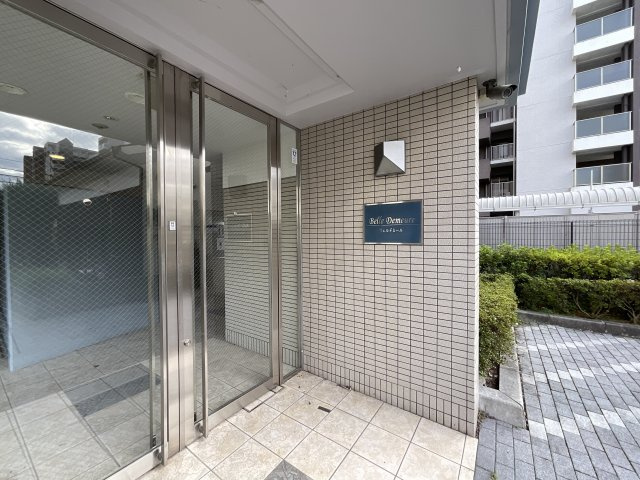 【エントランス】 | ヴェルドミール | オートロック付きのエントランスのため、防犯も安心できます。