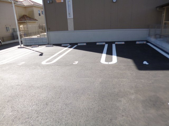 フィオーレ Ⅱの駐車場